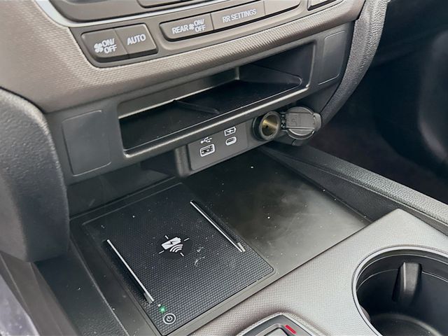 Vehicle image 18 of 36