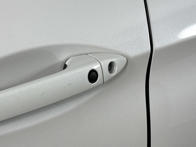 Vehicle image 32 of 36