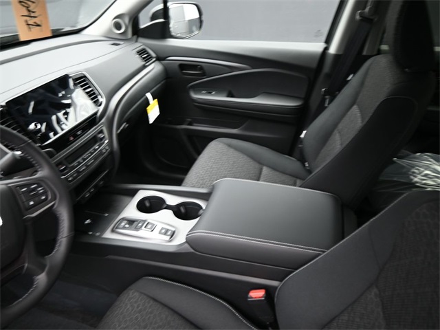 Vehicle image 32 of 34