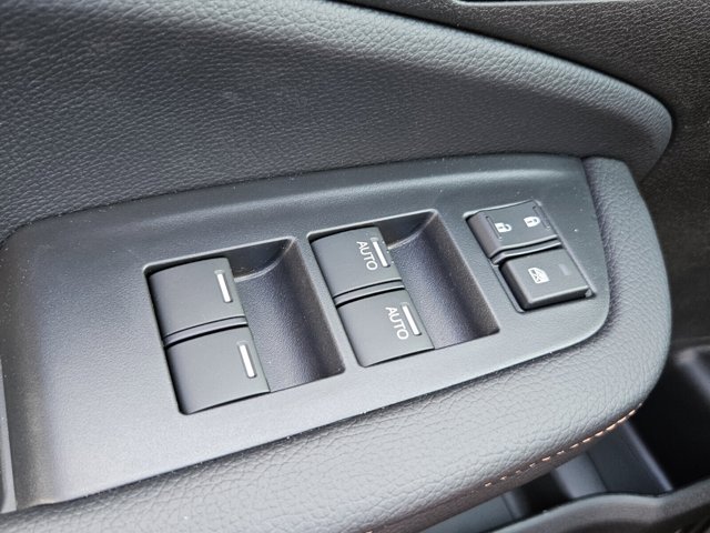 Vehicle image 37 of 39