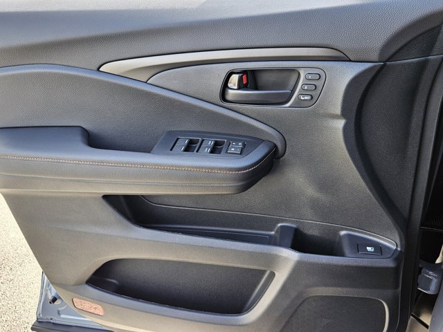 Vehicle image 38 of 39