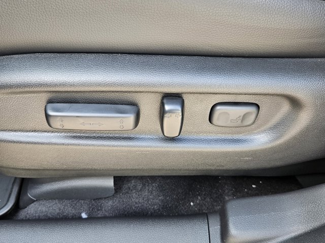 Vehicle image 13 of 39