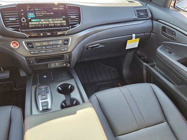 Vehicle image 16 of 40