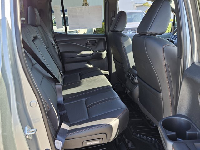 Vehicle image 19 of 40