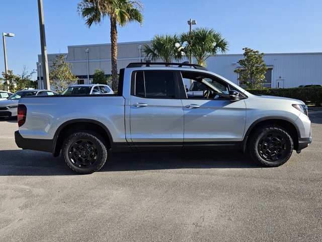 Vehicle image 4 of 40