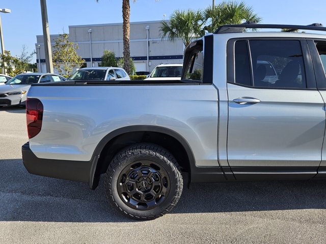 Vehicle image 6 of 40