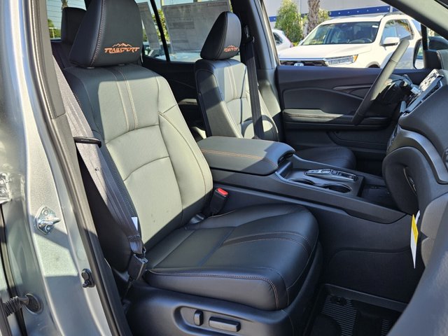 Vehicle image 21 of 40