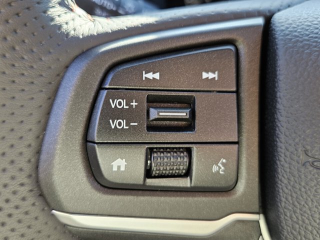 Vehicle image 28 of 40