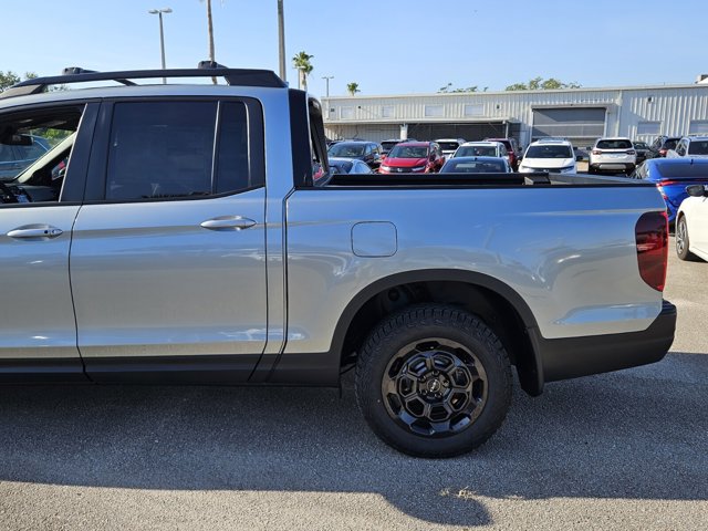 Vehicle image 8 of 40