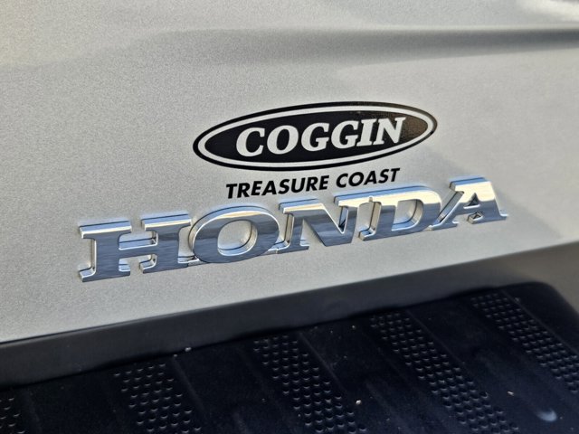Vehicle image 17 of 40