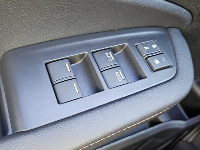Vehicle image 38 of 40