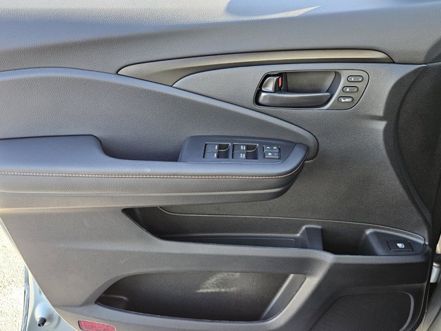 Vehicle image 36 of 40