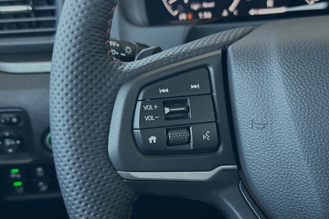 Vehicle image 27 of 32