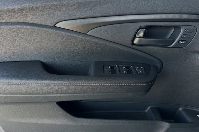 Vehicle image 10 of 32