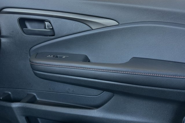 Vehicle image 18 of 32
