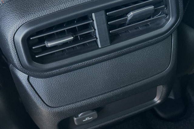 Vehicle image 13 of 32