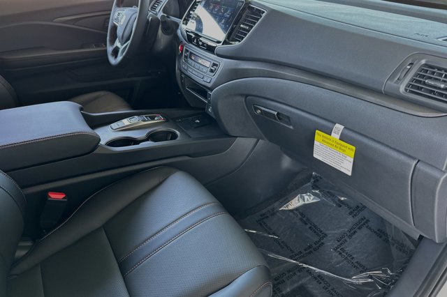 Vehicle image 16 of 32