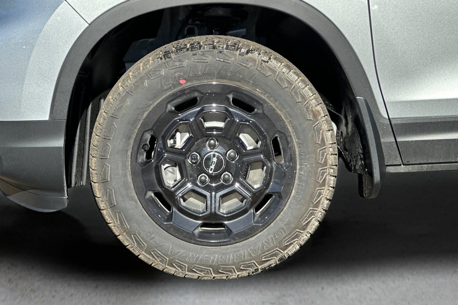 2025 Honda Ridgeline TrailSport+ Image 9 of 33