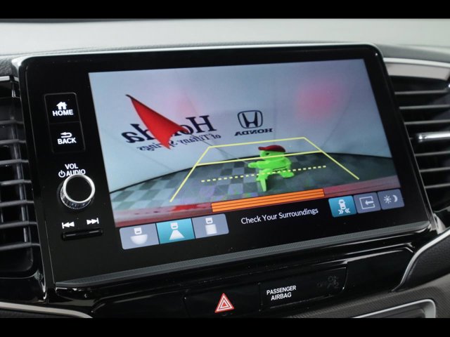 Vehicle image 15 of 25