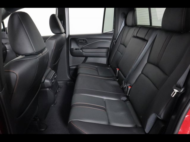 Vehicle image 18 of 25