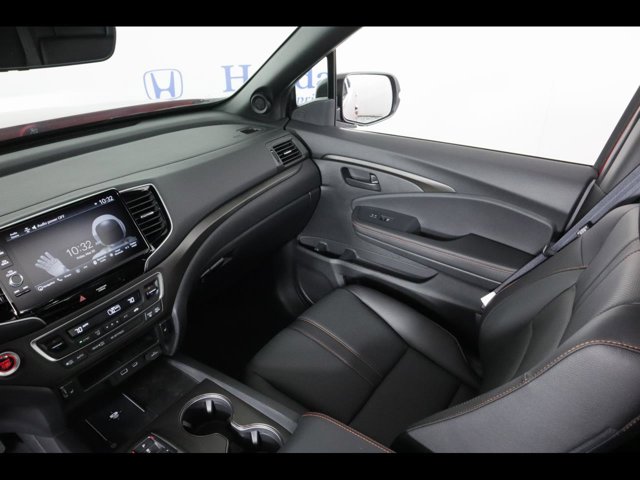 Vehicle image 17 of 25