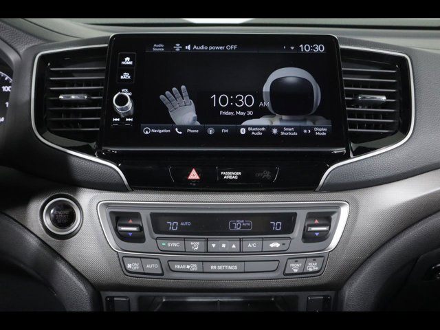 Vehicle image 13 of 25