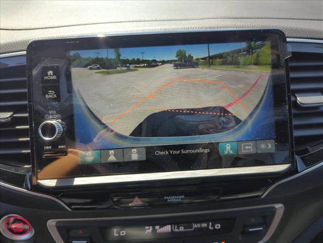 Vehicle image 18 of 22