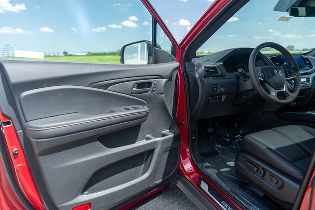 Vehicle image 20 of 40
