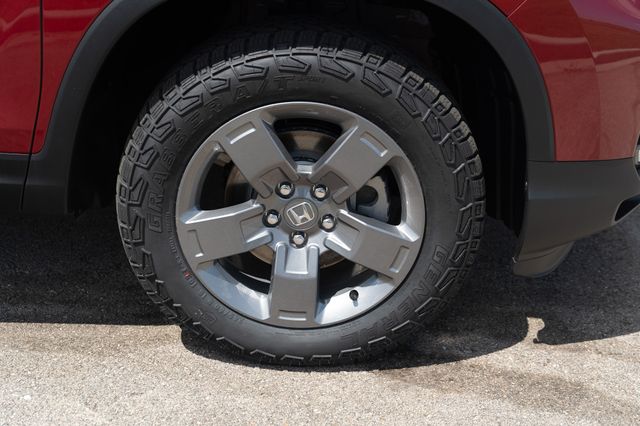 Vehicle image 10 of 40