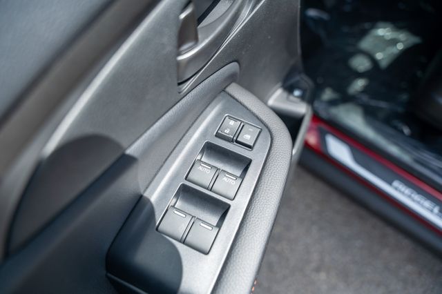 Vehicle image 28 of 40