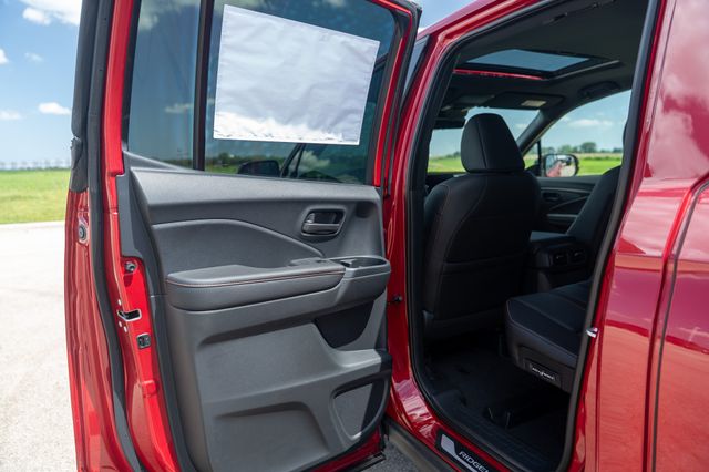 Vehicle image 18 of 40