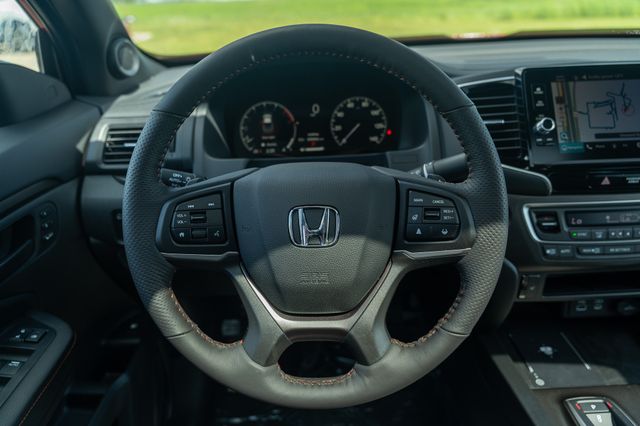 Vehicle image 31 of 40
