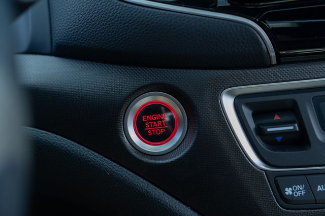 Vehicle image 33 of 40