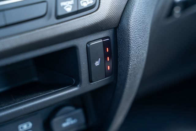 Vehicle image 25 of 40