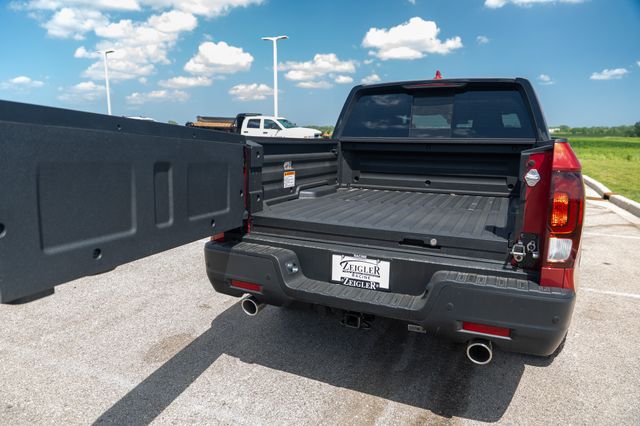 Vehicle image 15 of 40