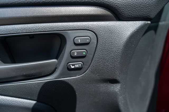 Vehicle image 26 of 40