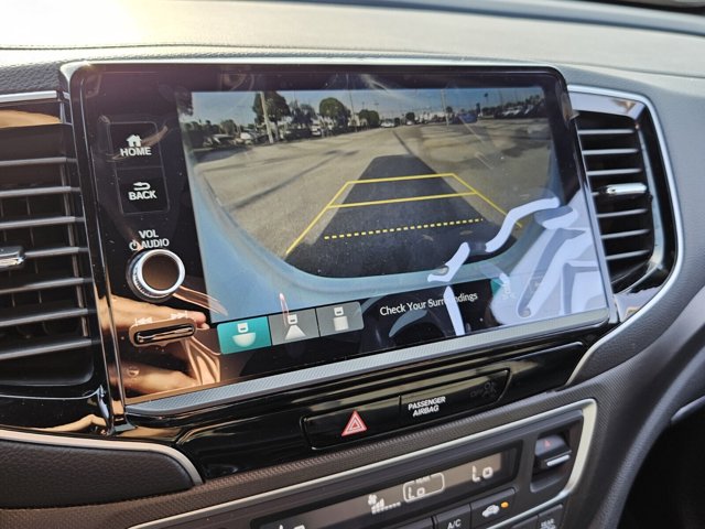 Vehicle image 36 of 40