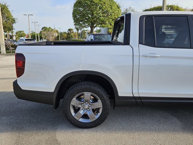 Vehicle image 12 of 40