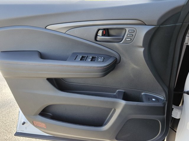 Vehicle image 39 of 40