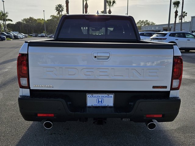 Vehicle image 8 of 40