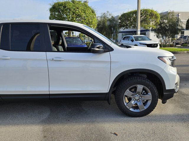 Vehicle image 5 of 40