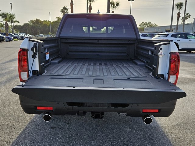 Vehicle image 19 of 40