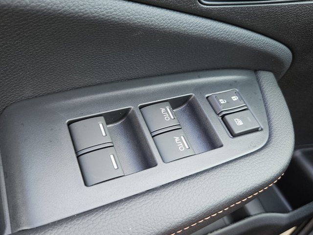 Vehicle image 38 of 40