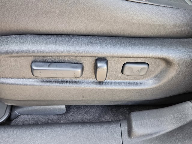 Vehicle image 14 of 40