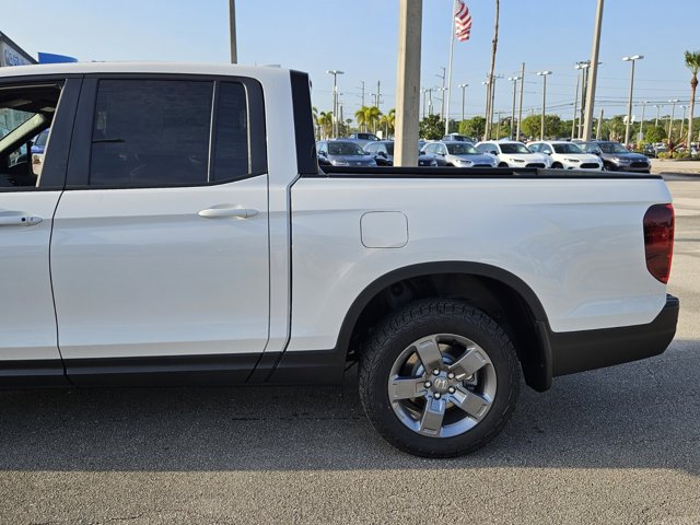 Vehicle image 7 of 40