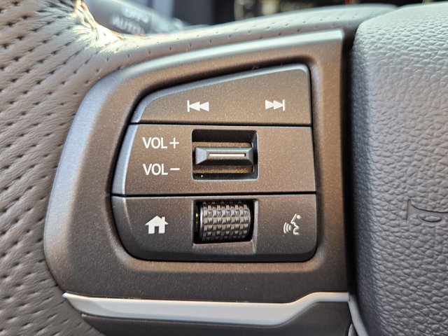 Vehicle image 31 of 40