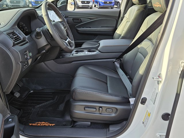 Vehicle image 13 of 40