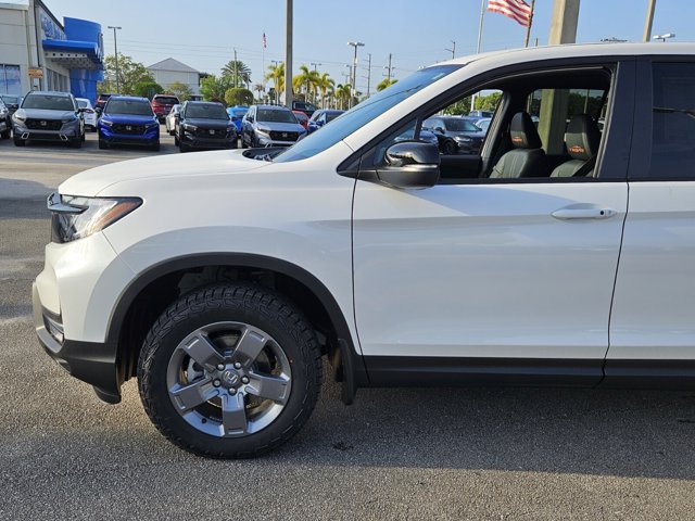 Vehicle image 11 of 40