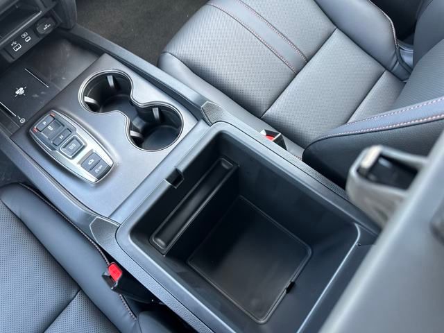 Vehicle image 27 of 37