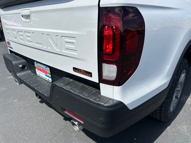 Vehicle image 34 of 37
